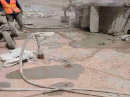 永川水泥混凝土路面板底注浆技术 路面脱空注浆整治方案