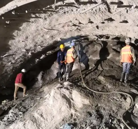 永川拱顶带模注浆料的施工流程及注意事项